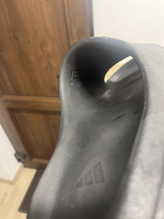 Yeezy slides negri marime 42