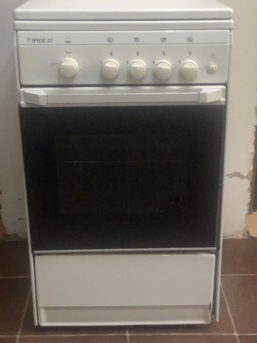 Продам газовую плиту