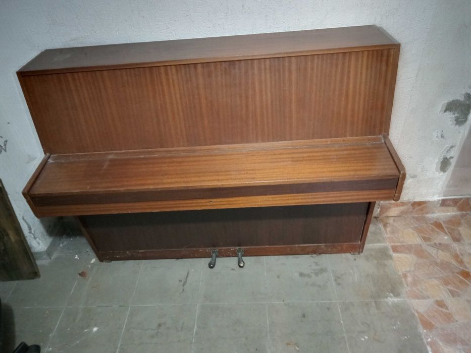 Продавам пиано  Rionich