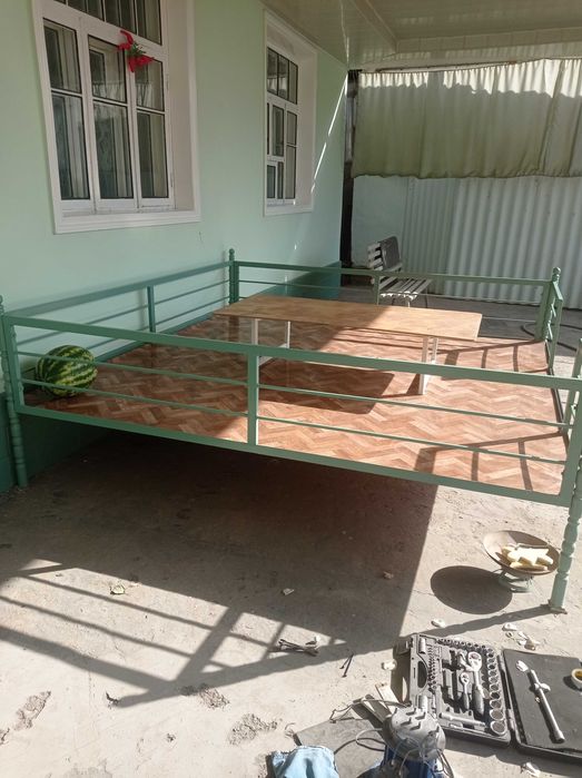 Тапчан и столик в подарок