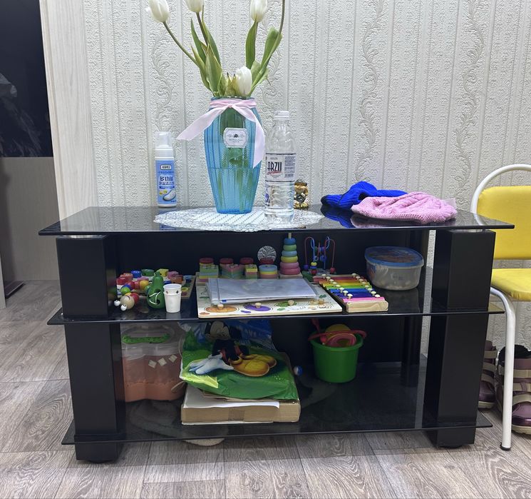 продается тумба стеклянная