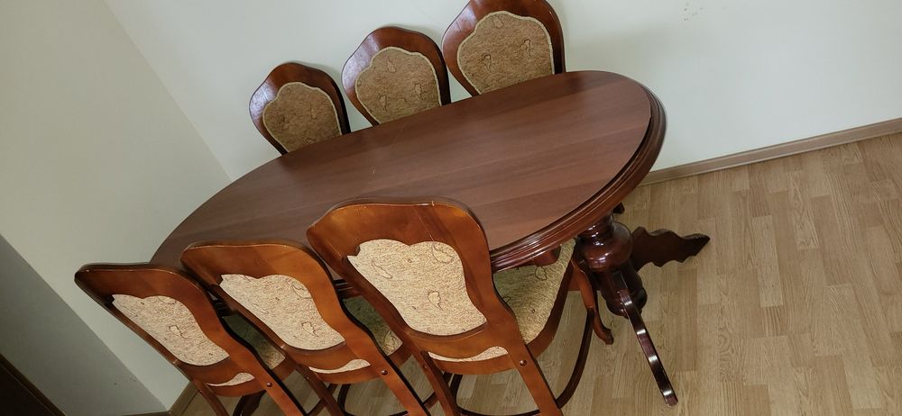 Продам стол и 6 стульев