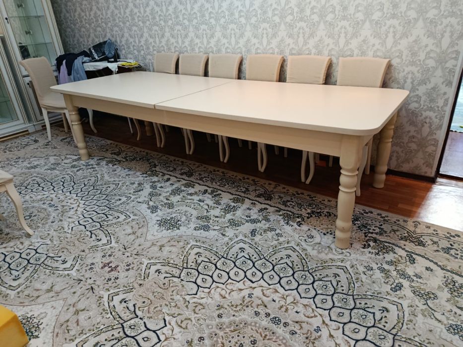 Продам стол в гостинную