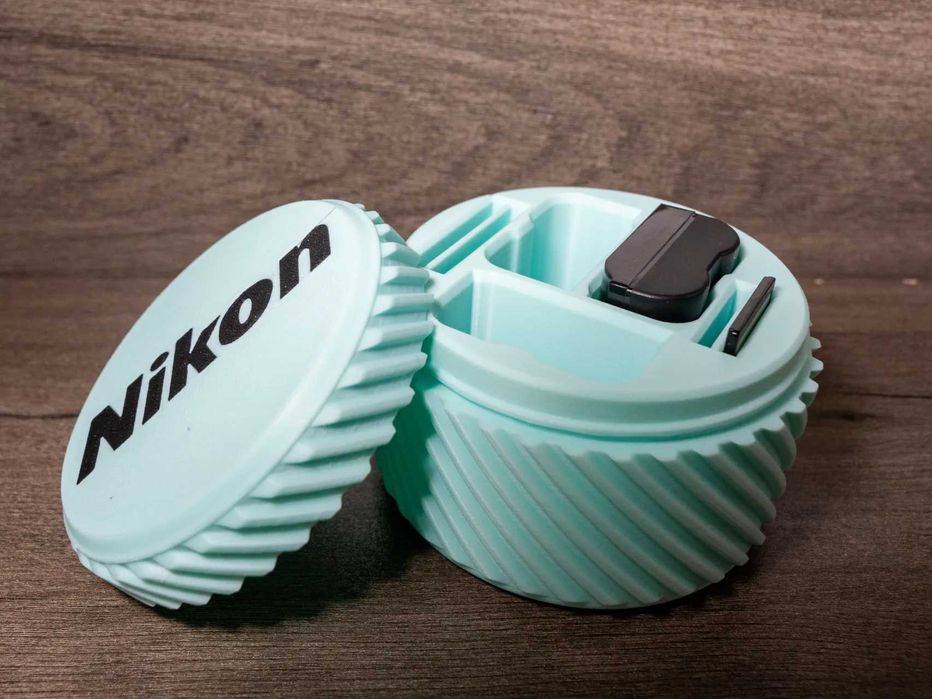 Кутия за батерии и карти (Nikon, Canon, Sony, Fuji) c лoro