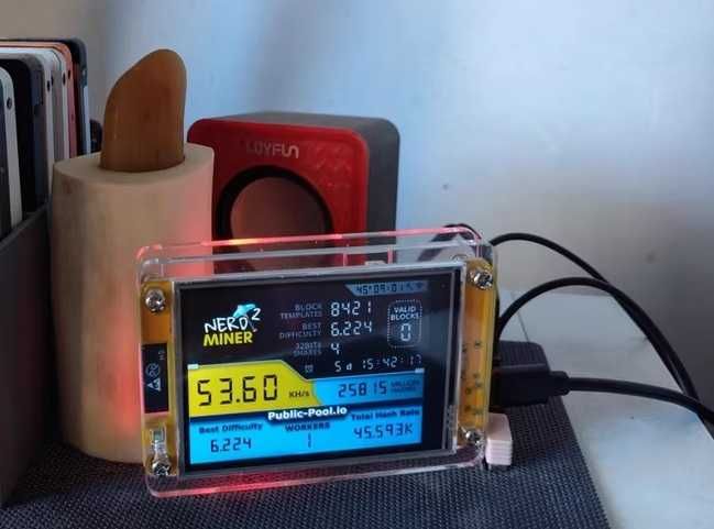 NerdMiner V2 1060KH/s ESP32 - Solo Bitcoin Lottery Miner - соло биткойн миньор