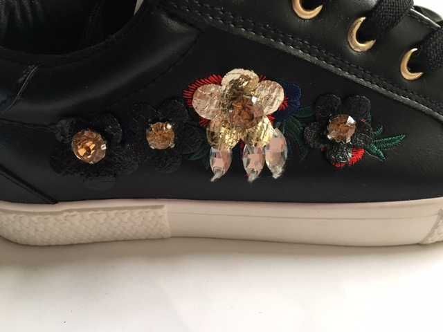 Кецове дамски 38 номер с камъни черни кожа