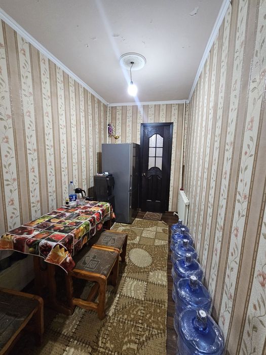 Сотилади 2 хона 1-етаж 4 етажли Г'иштли дом