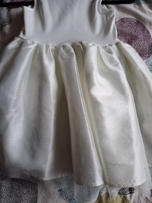 Детска рокля в бяло H&M размер 98-104 , 3 год.