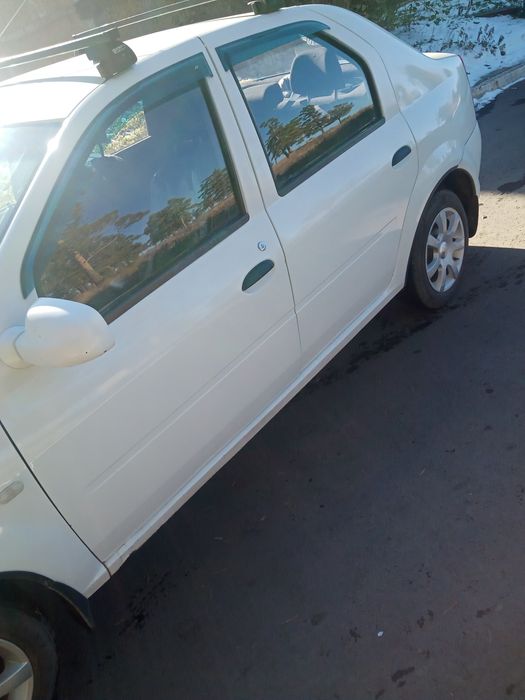 Продам машину Renault Logan