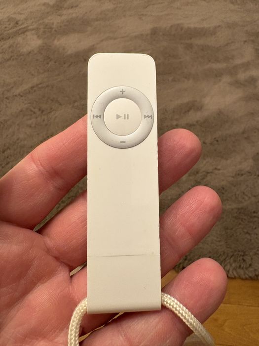 Apple Ipod Shuffle 1 gen A1112, stare foarte buna, casti originale plus o pereche noi