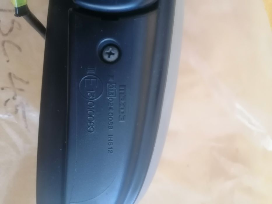 Продавам странично огледало за Мазда