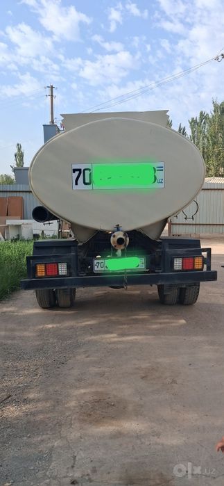 Vodavoz isuzu avtobusdan