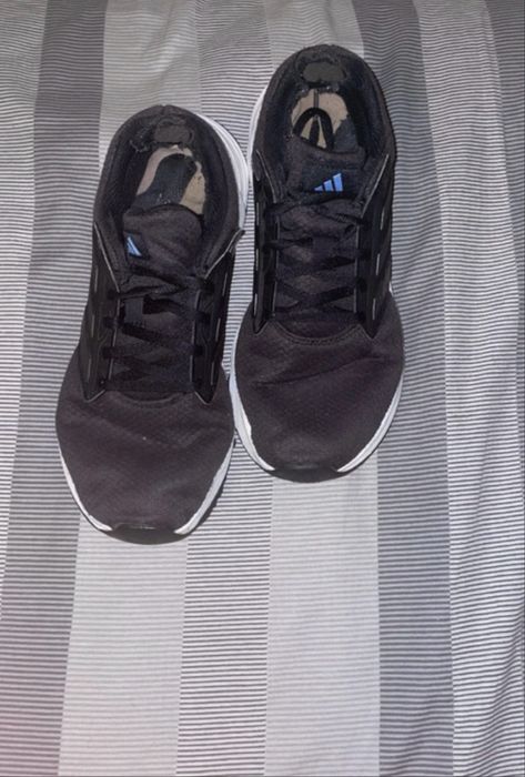 Adidasi Adidas.