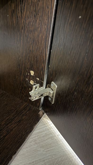 Продам 3дверный шкаф