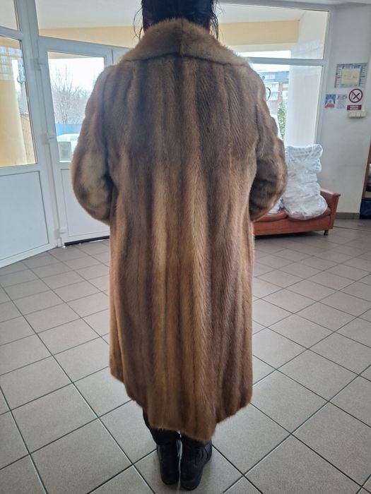 Haina  de  vizon  lunga  exclusivista