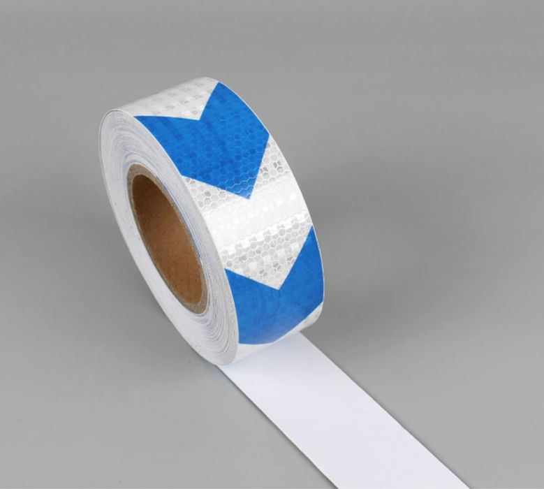 Banda Reflectorizanta Alba cu sageti Albastre 25 m Fagure Auto