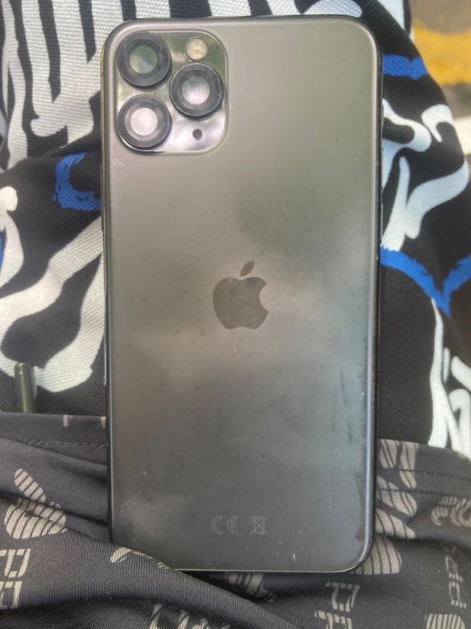 iPhone 11 pro в среднем состоянии
