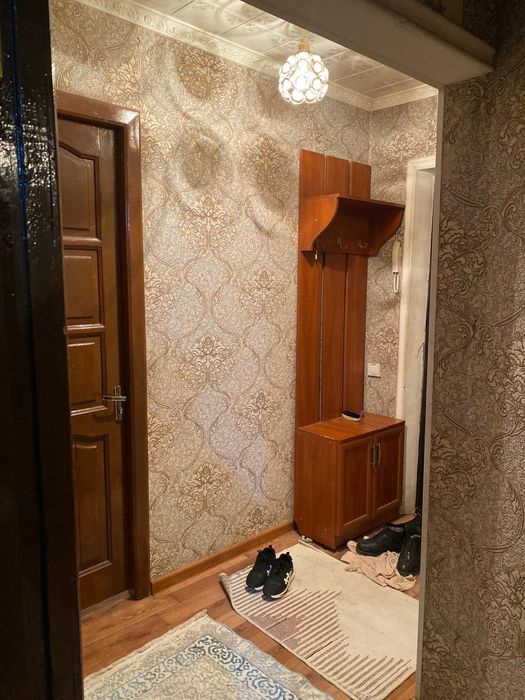 Сураншы батыр 50домда 2бөлмели кв срочно сатылады 1этаж