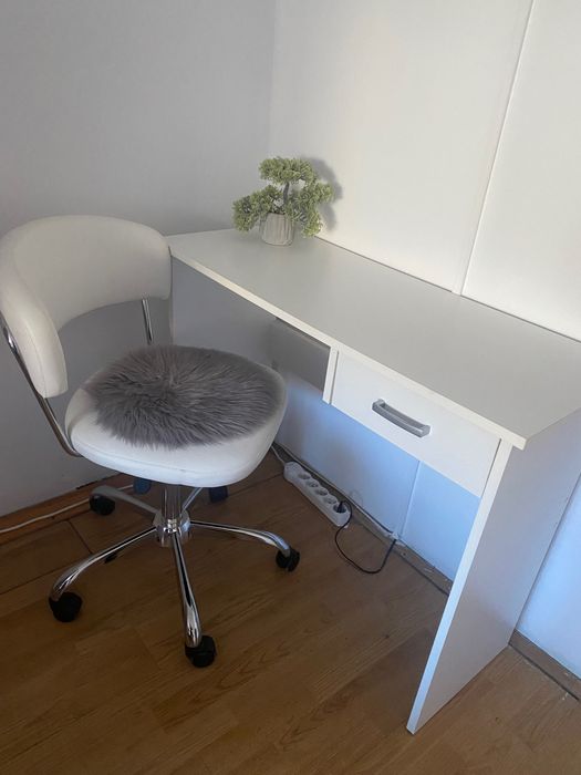 Set masă de birou cu scaun ergonomic