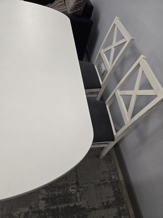 Кухонный стол с стульями