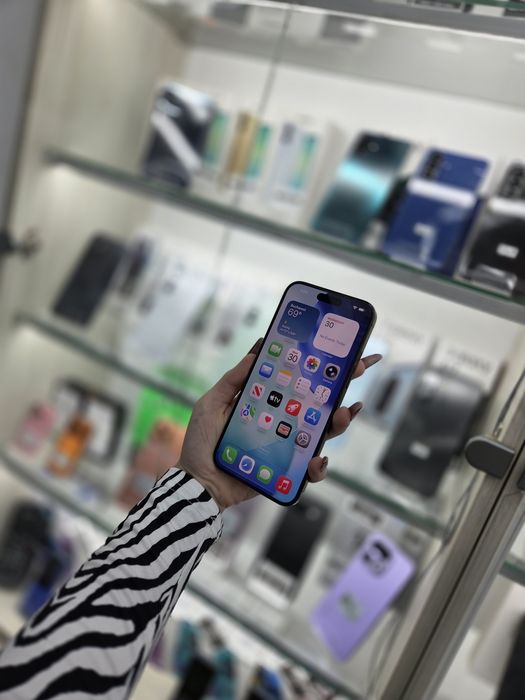 Humor GSM oferă spre vânzare / iPhone 15 Pro Max / 256 GB / Black / Baterie 86% / Garanție 12 luni / Rate