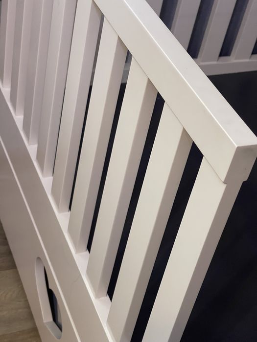 Детская кроватка домик