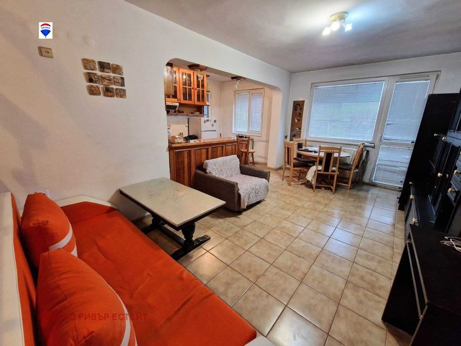 Дава се под наем Тристаен апартамент в Русе, Ялта - 95 кв.м за 408 € - Снимка #3