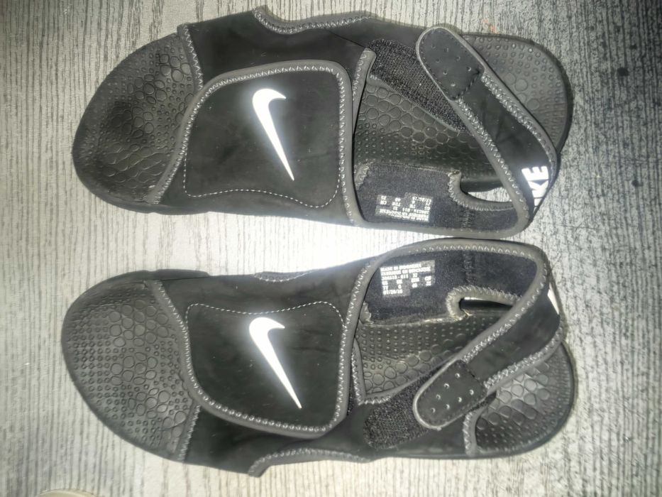 ОРИГИНАЛНИ юношески сандали NIKE , номер 40