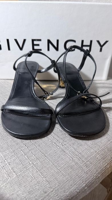 Босоножки GIVENCHY G-Cube Sandals