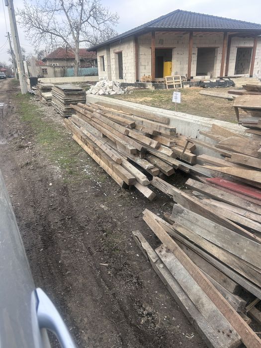 Дървени греди и платна за кофраж