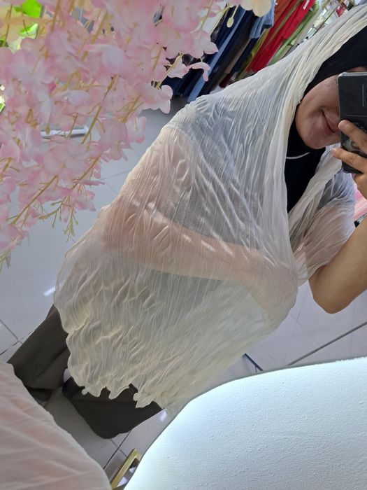 Платок в наличии есть