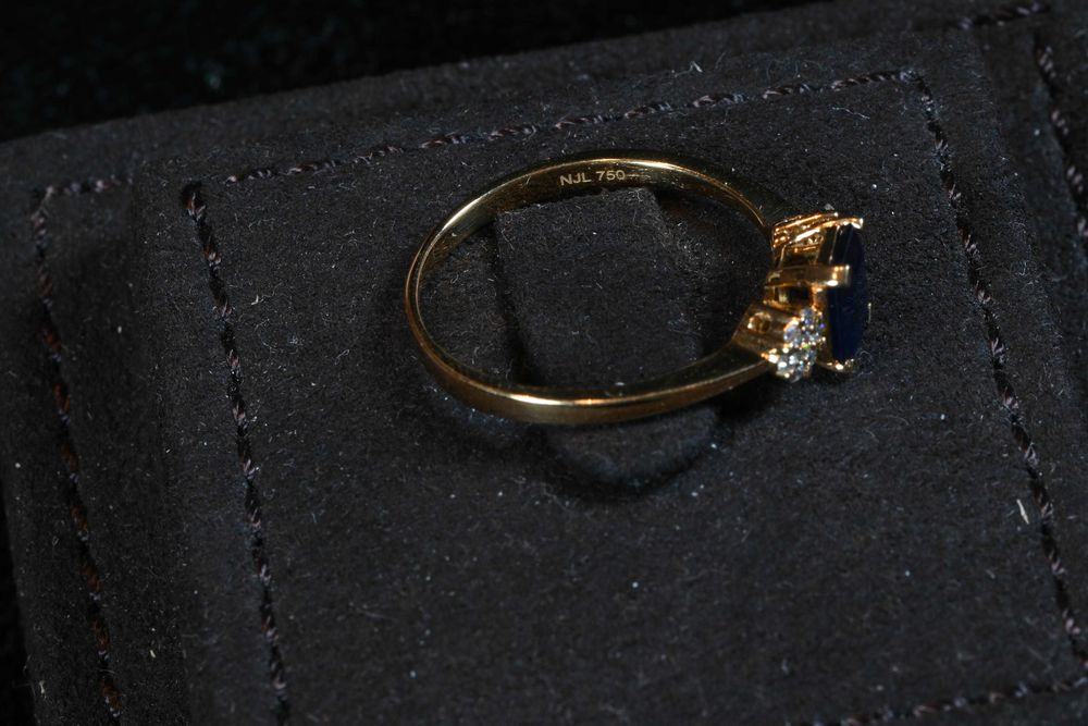 Златен Пръстен 750 (18к) с 14 Диаманта и Сапфир Размер 62