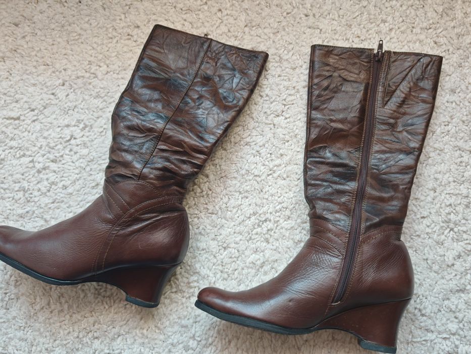 Високи дамски ботуши