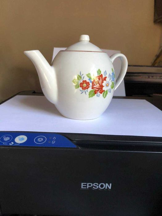 Чайник Ким Ир Сена из чистого фарфора