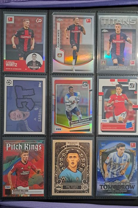 Cartonase cu fotbalisti numerotate,paralele,inserturi si rookie cards
