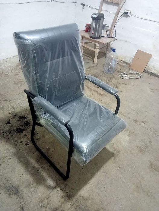 Assalomu alaykum arzon sifatli stul kreslo sotiladi 420000 tel +998977