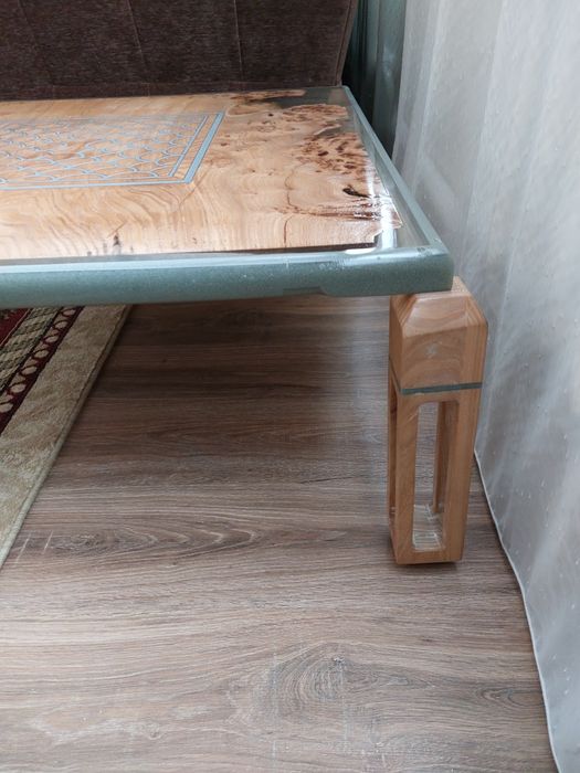 Столик ручной работы.