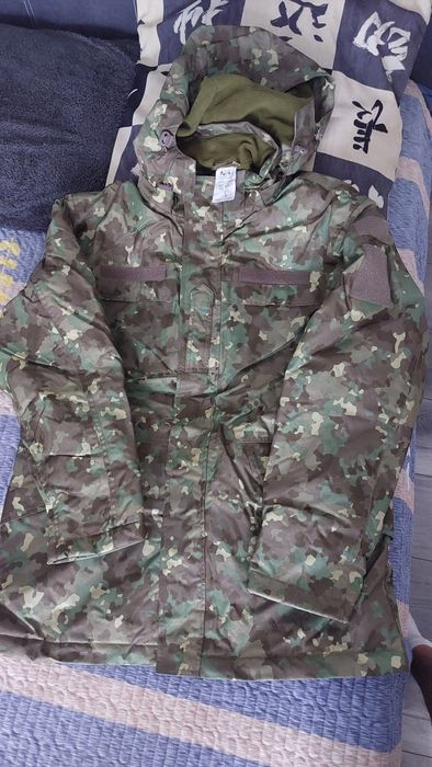 Vând ținută militară