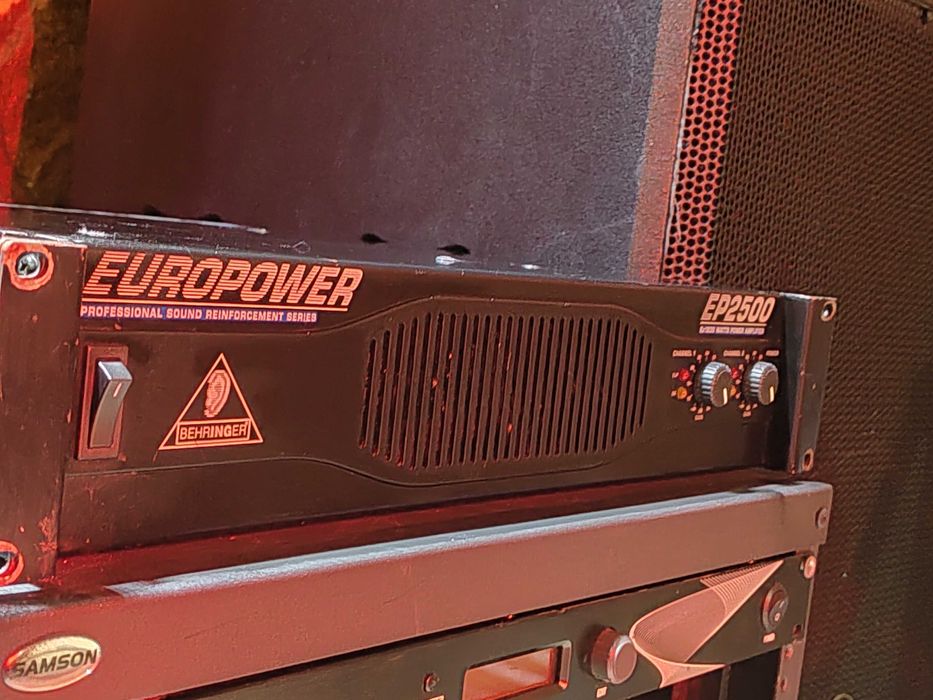 Amplificator putere Behringer EP 2500