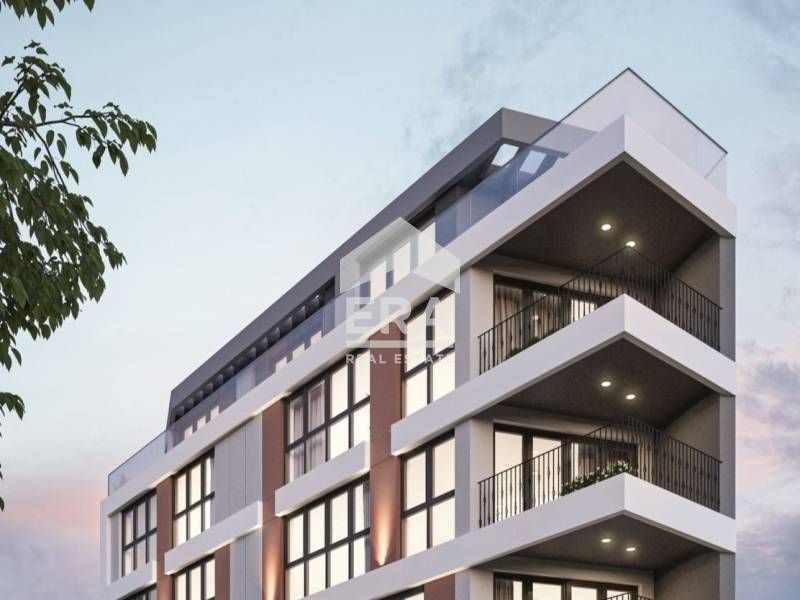 Двустаен югоизточен апартамент за продажба, с голяма дневна и паркомяс