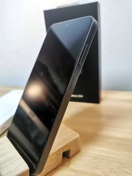 Като нов! Samsung Galaxy S24 128 в Гаранция + Калъф + Протектор