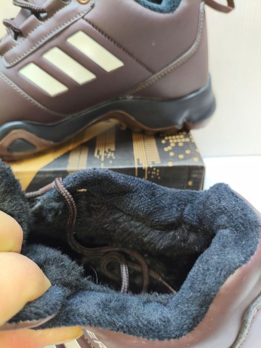 Продам кроссовки