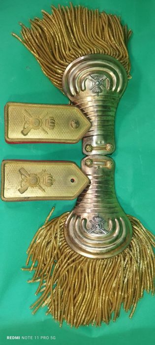 Еполети ордени медали пагони нашивки отличия