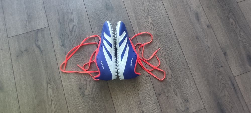 Ghete fotbal Adidas predator