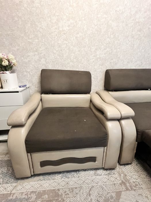 Уголовой диван и кресло