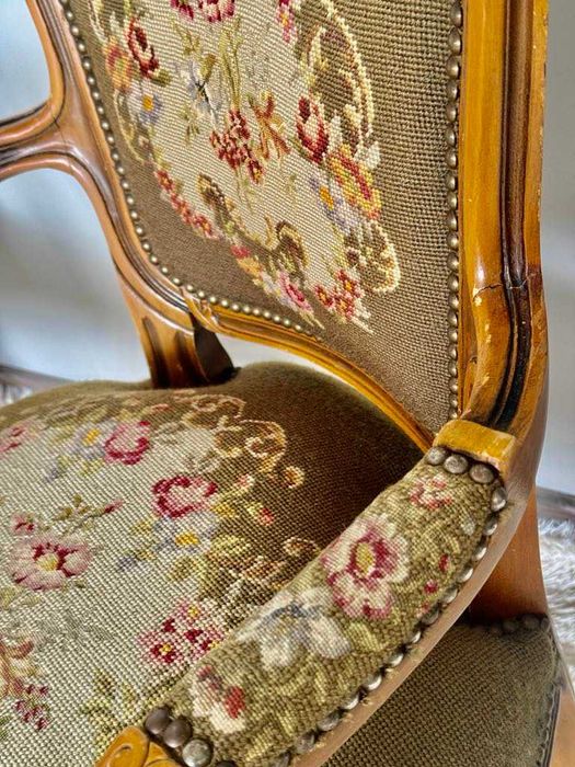Ретро френски кресла с гобленова дамаска