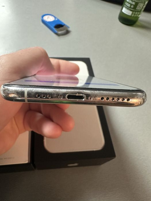 Продавам iphone 11 pro 64GB