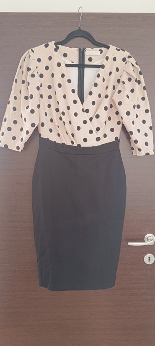 Rochie cambrată în alb și negru