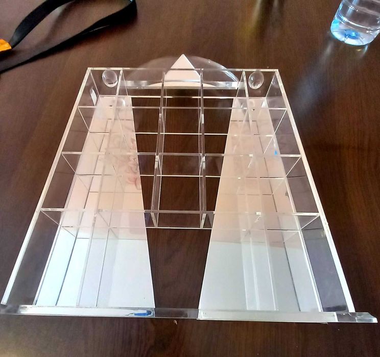 Зелена кръгла масичка Прибори Етажерка за колекционер Оливерник