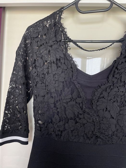 Черна рокля Guess